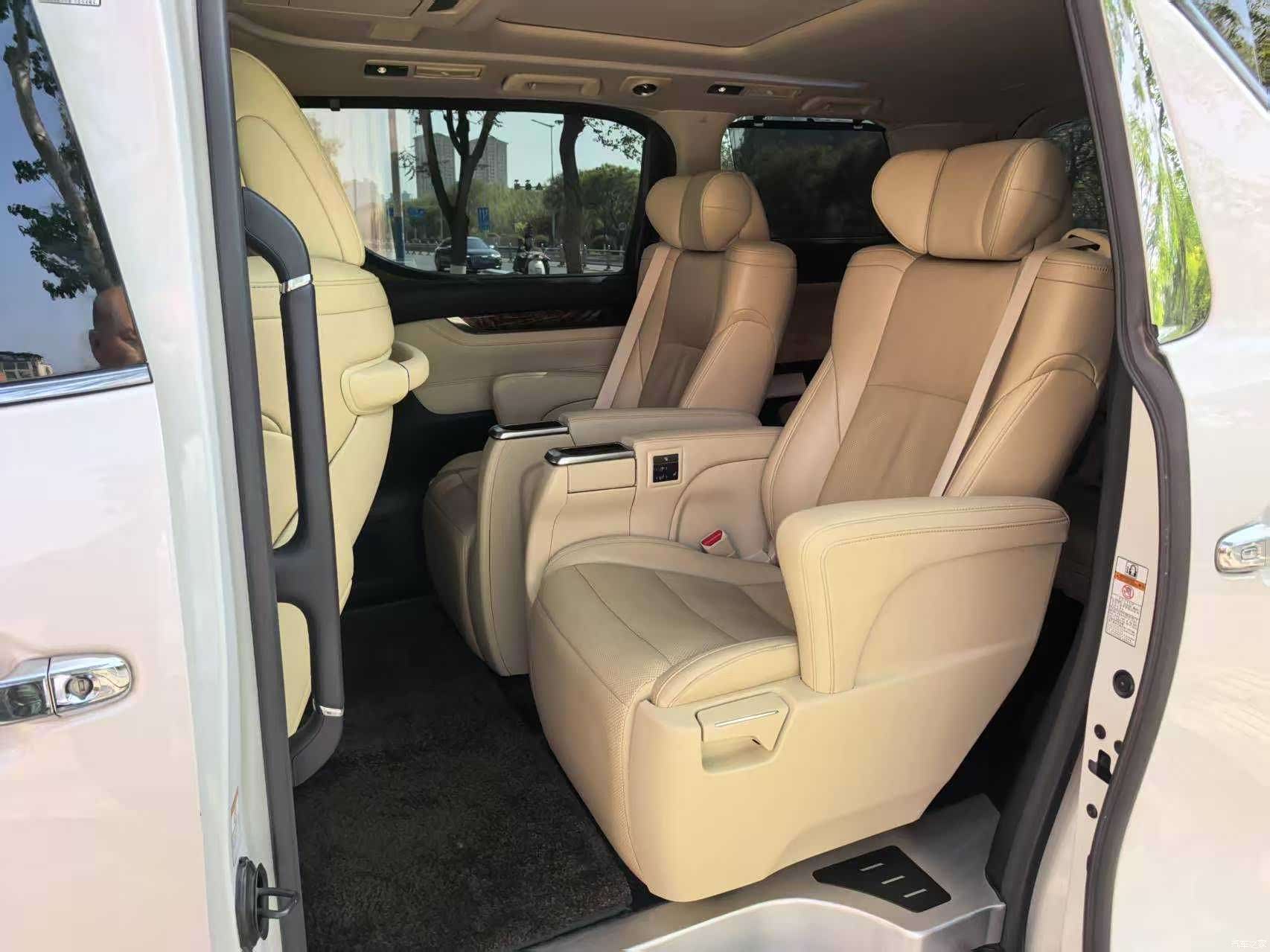 Toyota Alphard, 2020 9