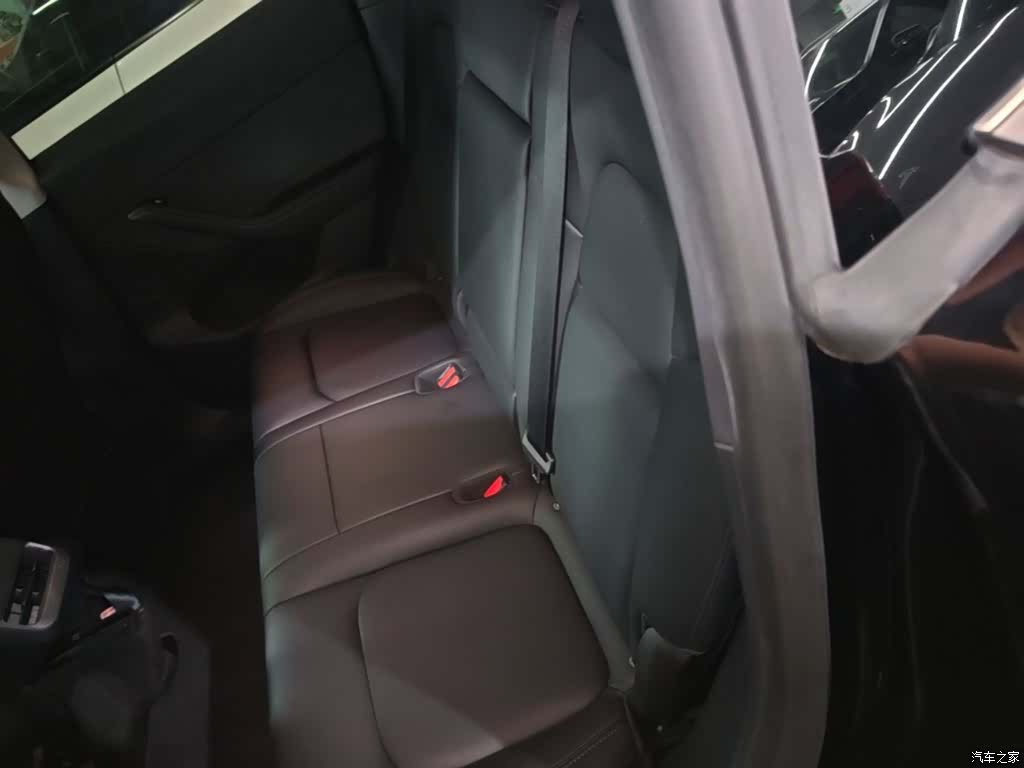 Tesla Model Y, 2022 17
