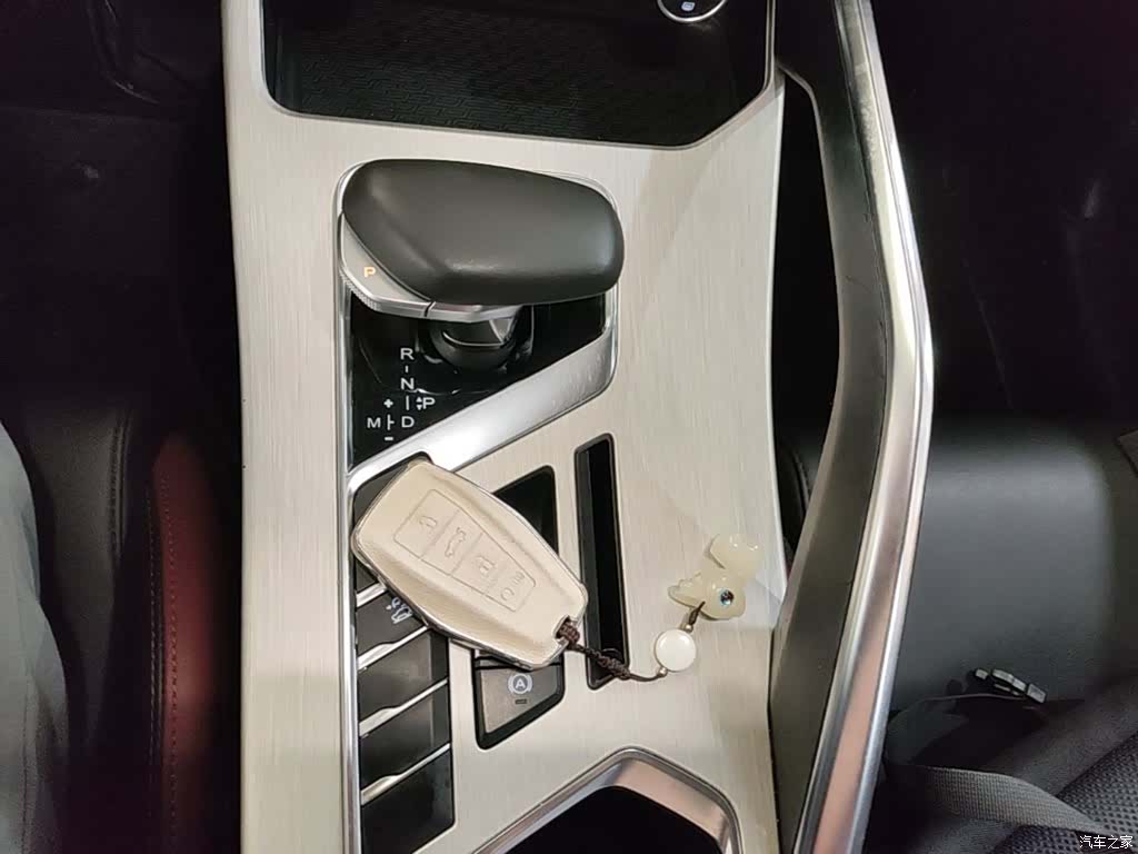 Geely Coolray, 2022 14