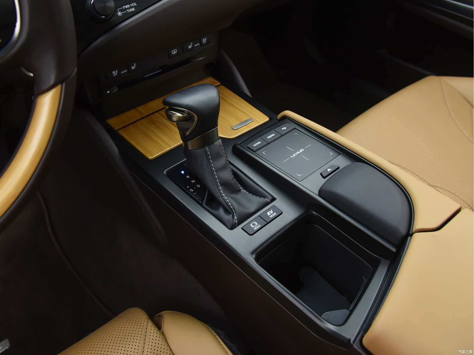 Lexus ES, 2019 10
