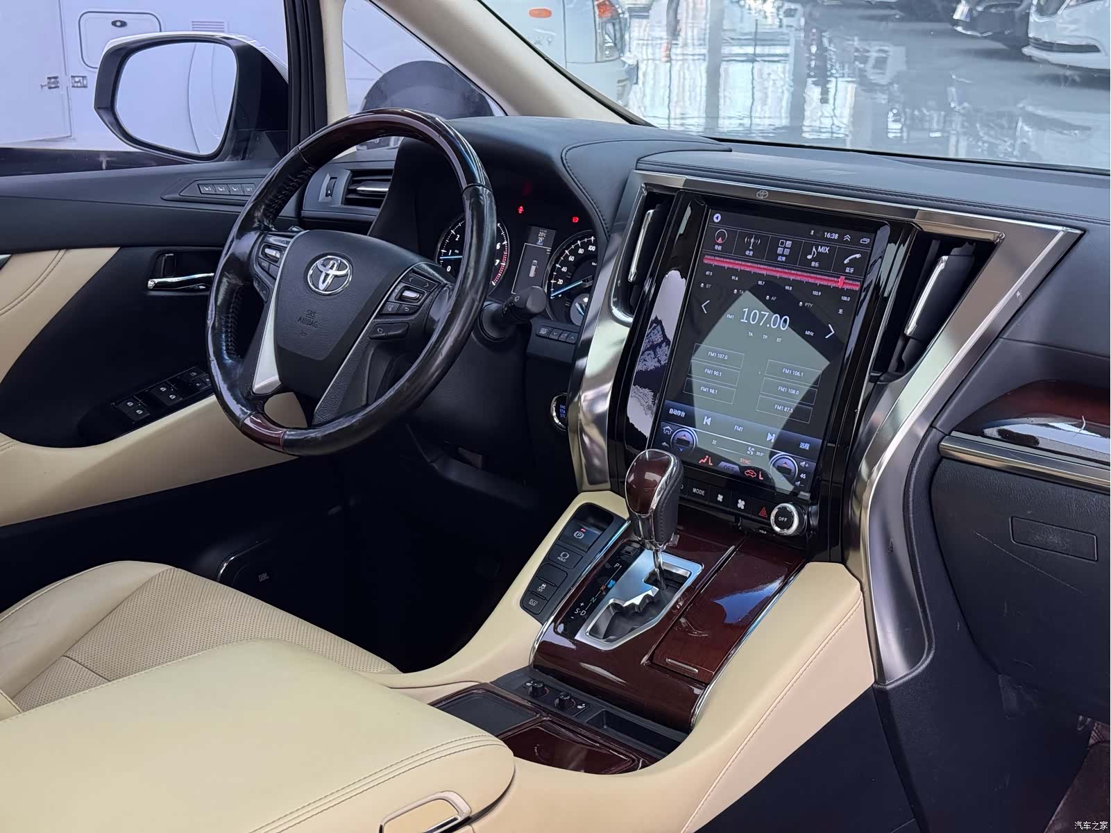 Toyota Alphard, 2016 11