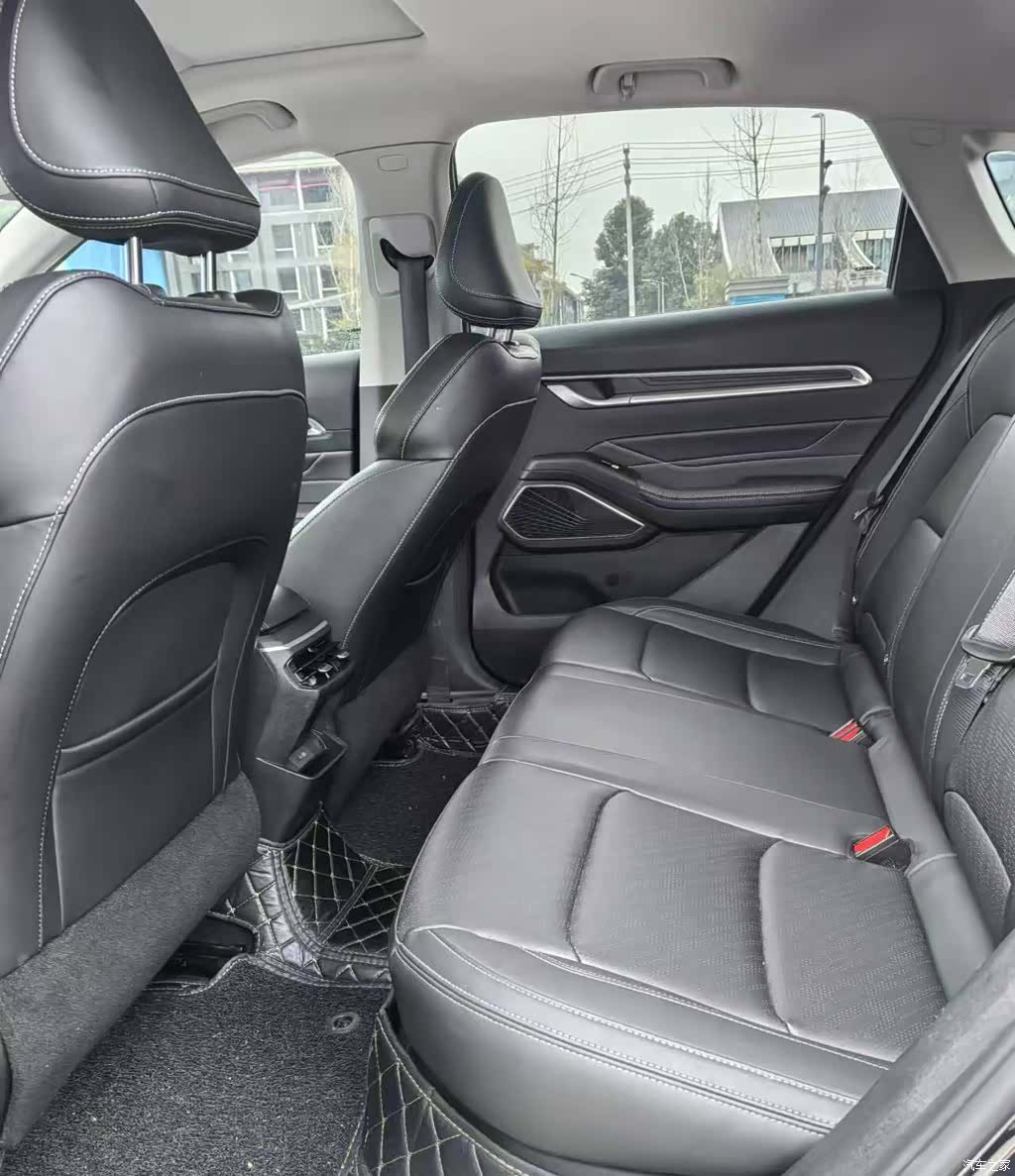Geely Emgrand, 2022 15