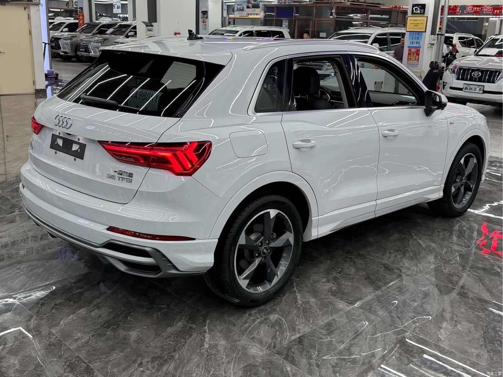 Audi Q3, 2022 все фото