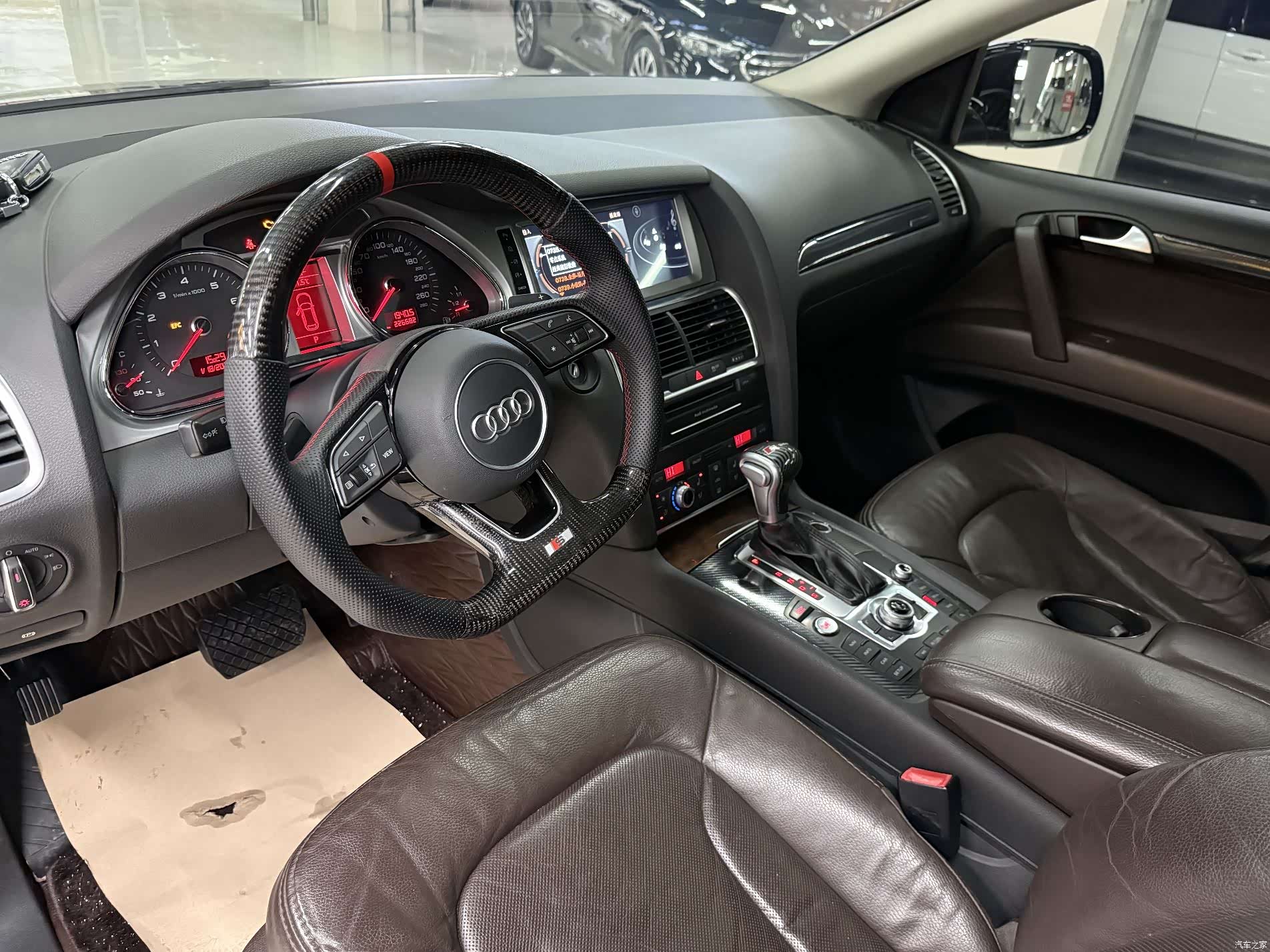 Audi Q7, 2011 10
