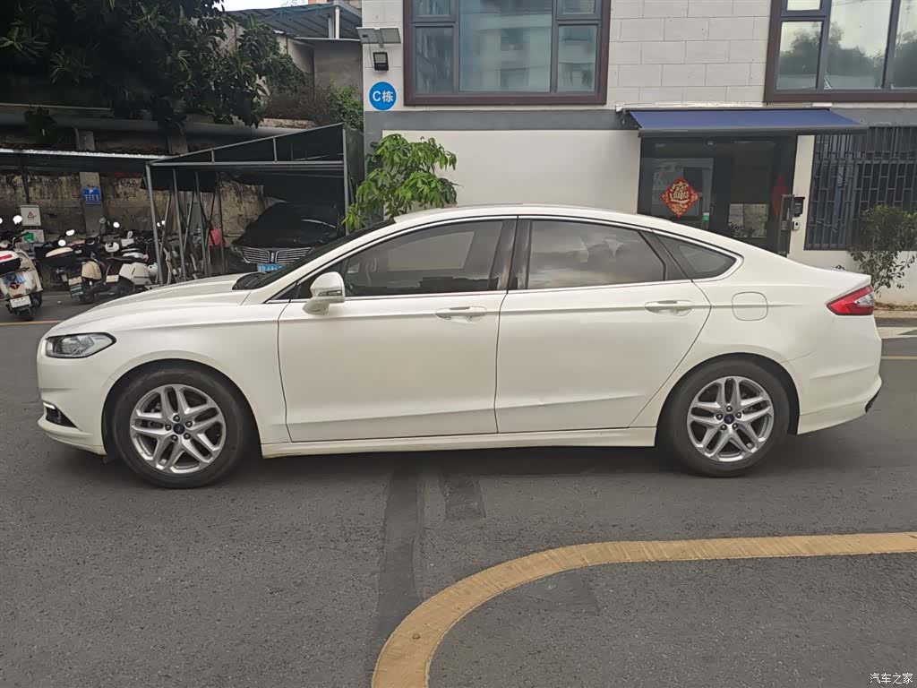 Ford Mondeo, 2013 3