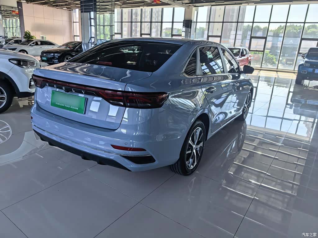 Geely Emgrand, 2023 13
