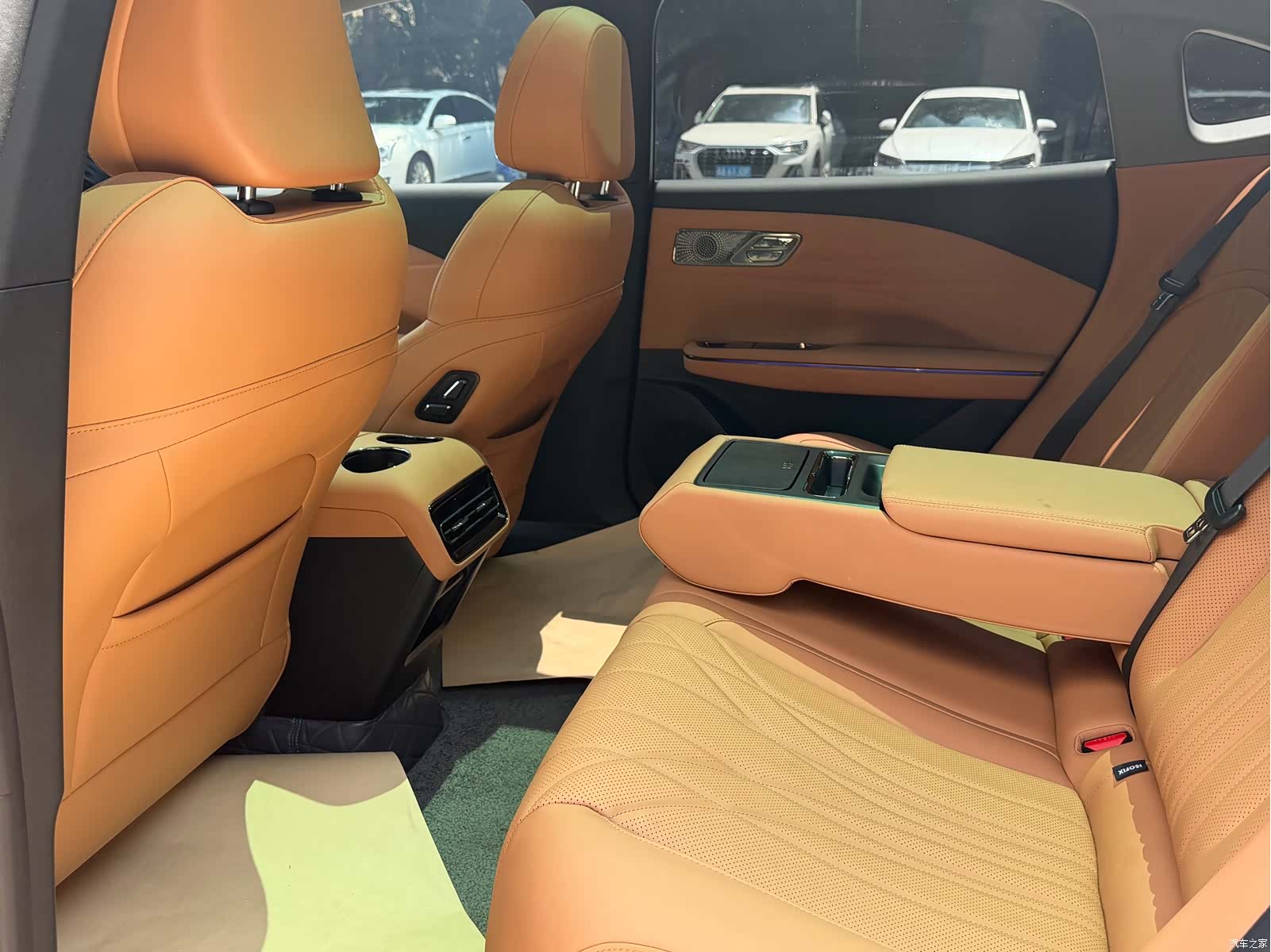 Geely 8, 2025 4