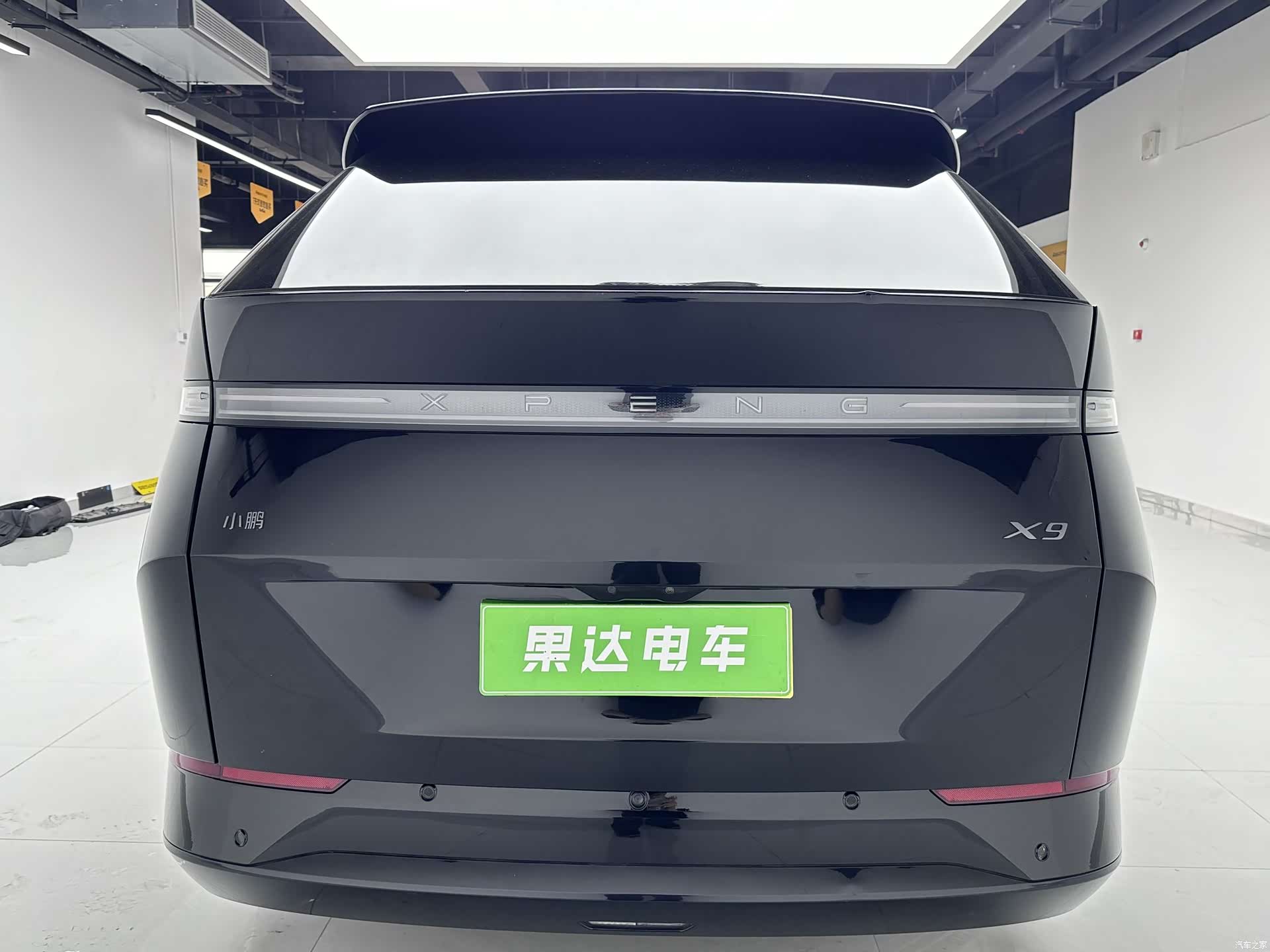 Xpeng X9, 2025 8