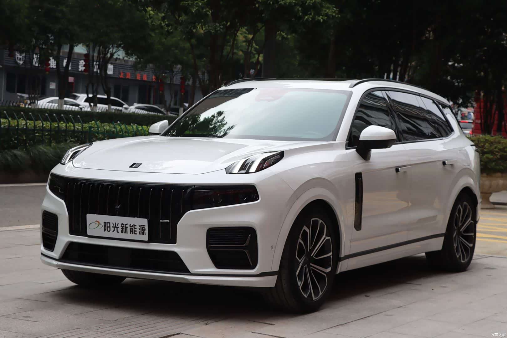 Lynk & Co 02