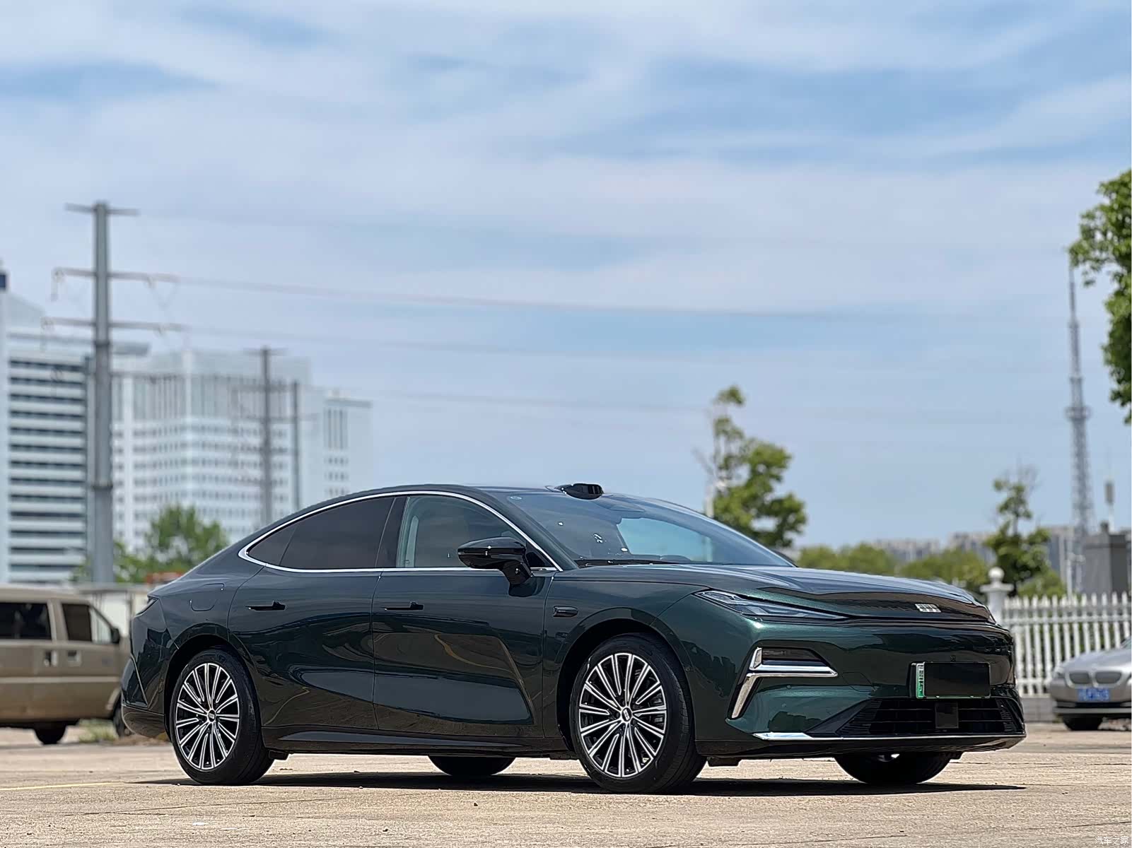 Geely 8, 2025 3