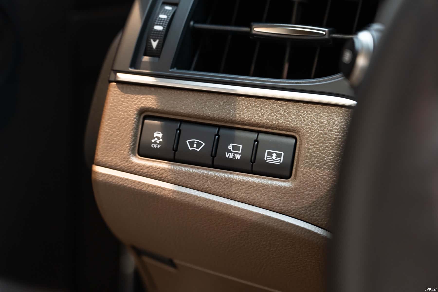 Lexus ES, 2025 24