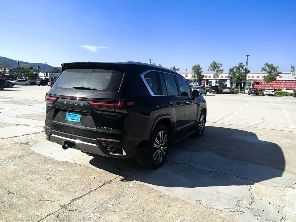 Lexus LX