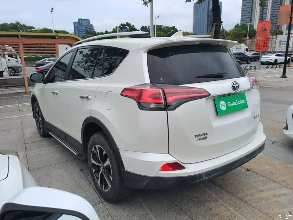 Toyota RAV4, 2018 все фото