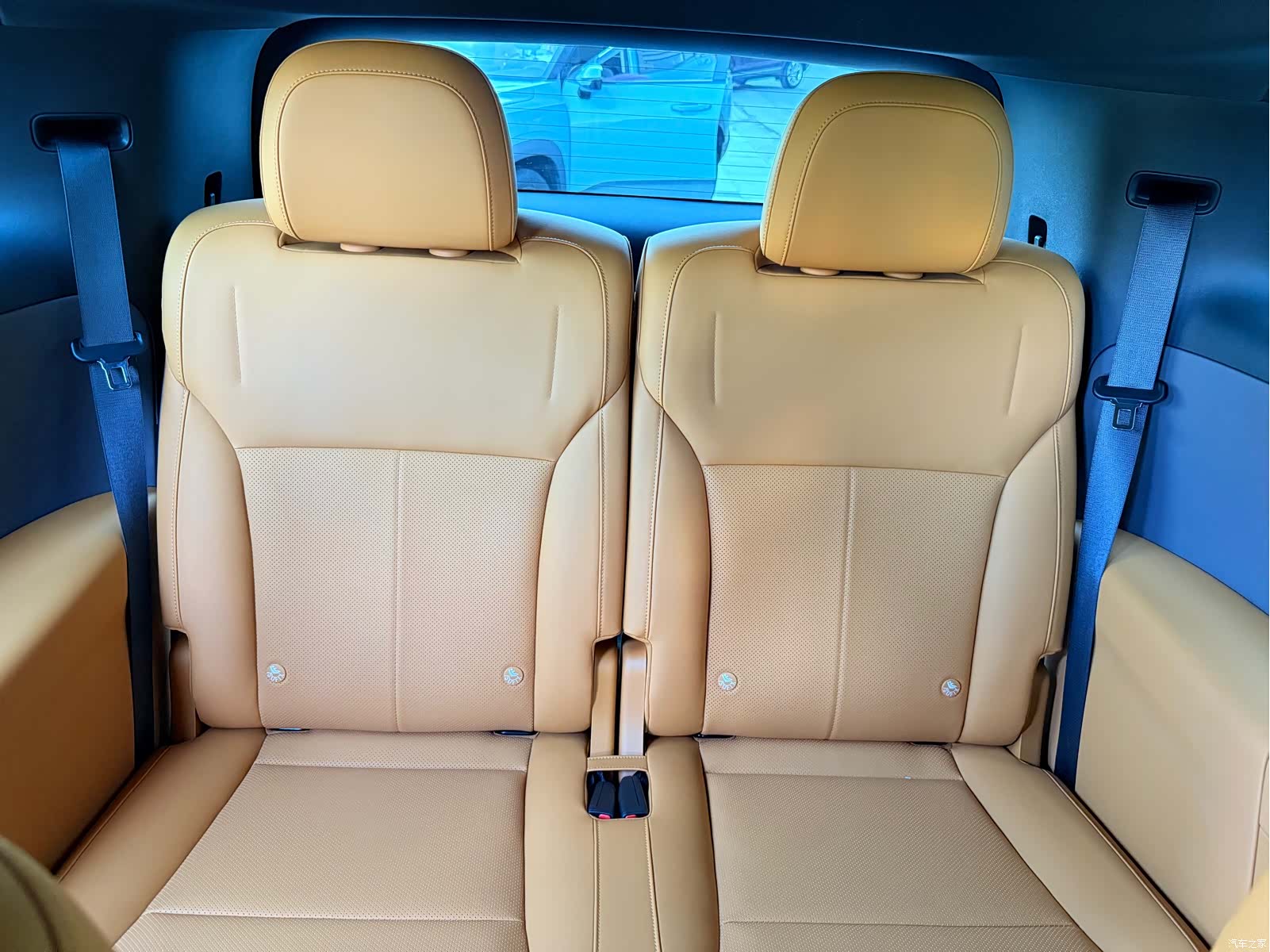 Li Auto i8, 2025 12