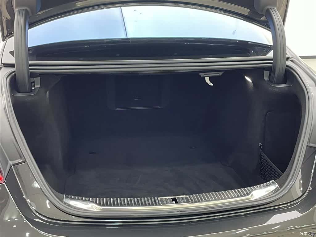 Mercedes-Benz S-Class, 2023 36