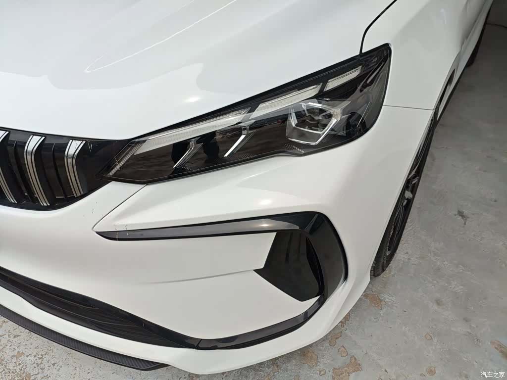 Geely Binray, 2023 18
