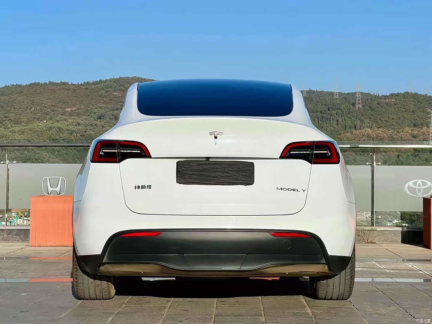 Tesla Model Y, 2023 4