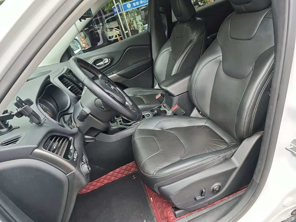 Jeep Cherokee, 2019 15