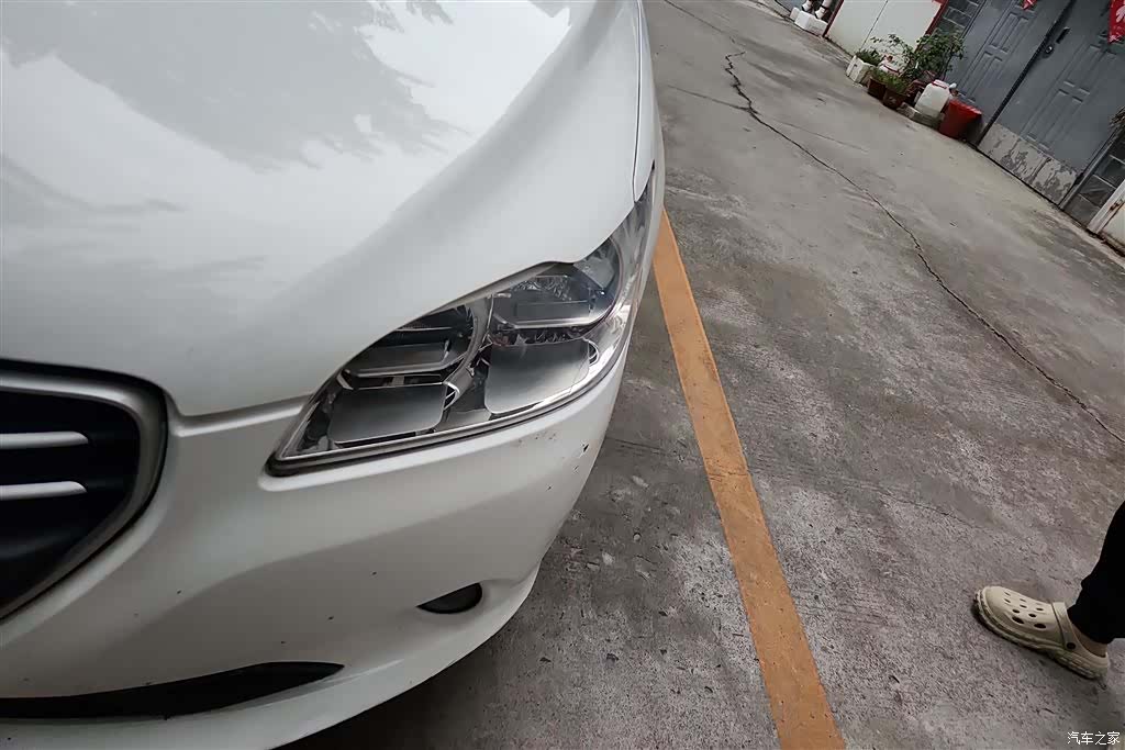 Peugeot 301, 2016 все фото