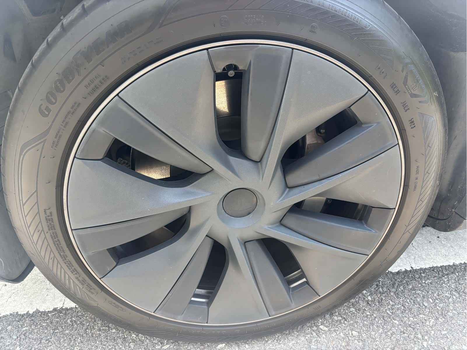 Tesla Model Y, 2024 17