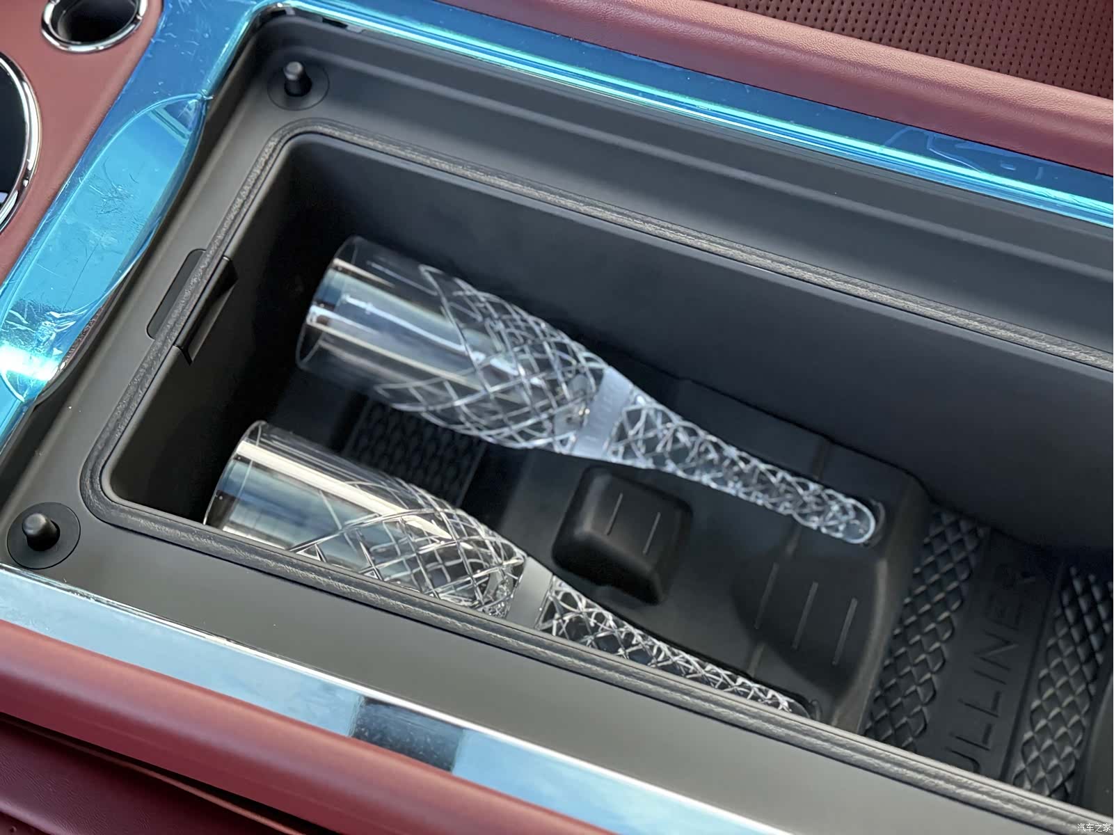 Bentley Bentayga, 2023 25