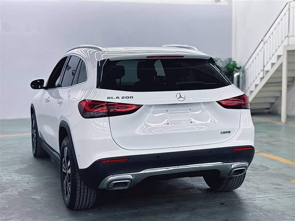Mercedes-Benz GLA Mercedes-Benz GLA
