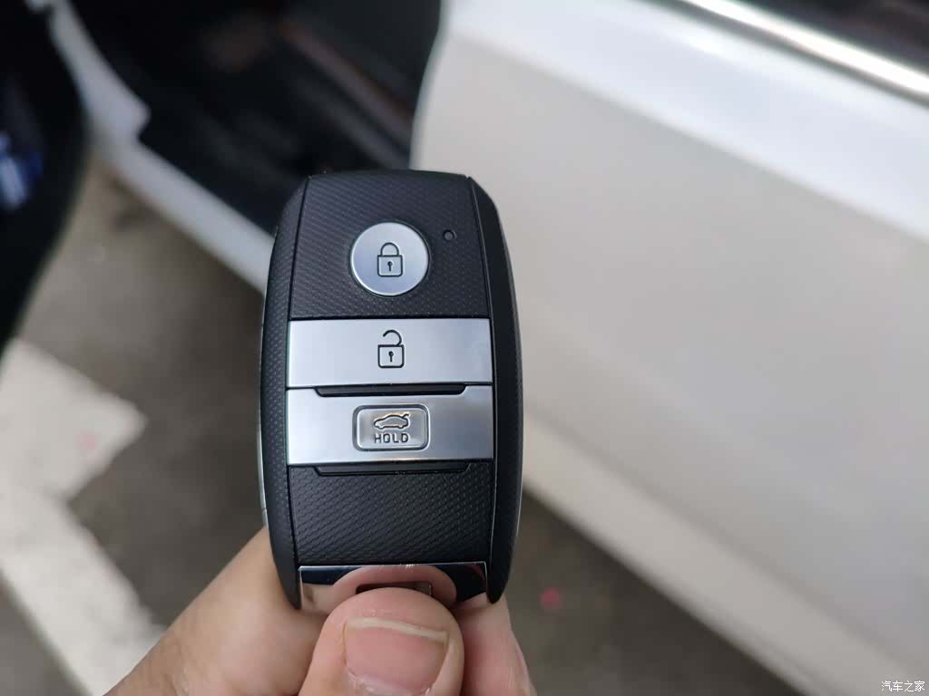 Kia GLS, 2019 11