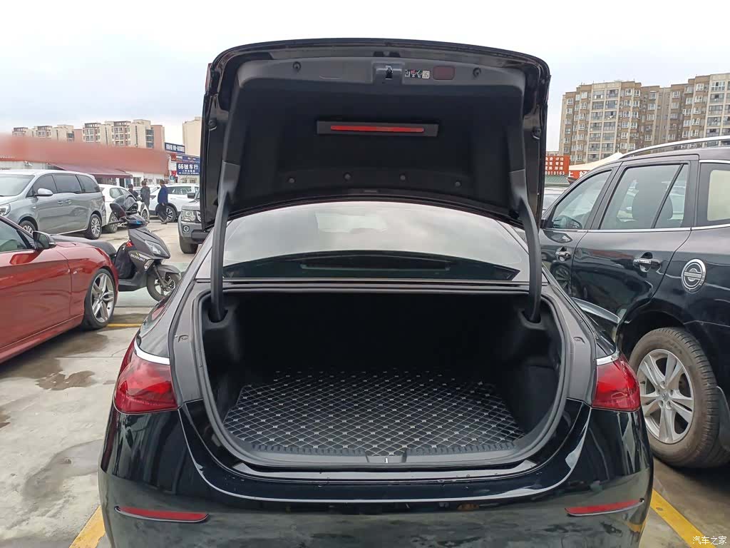 Mercedes-Benz E-Class, 2024 15
