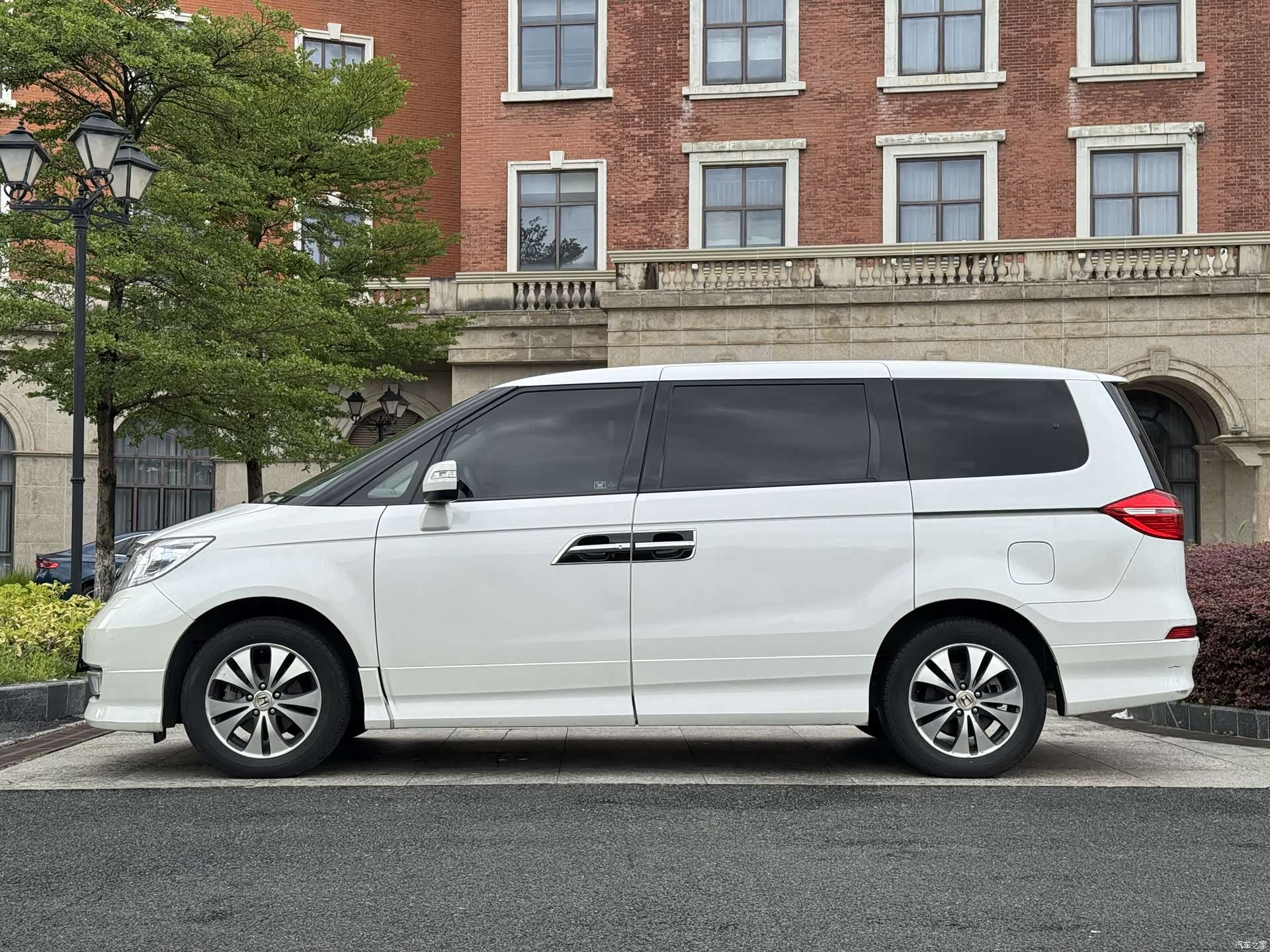 Honda Elysion, 2016 3