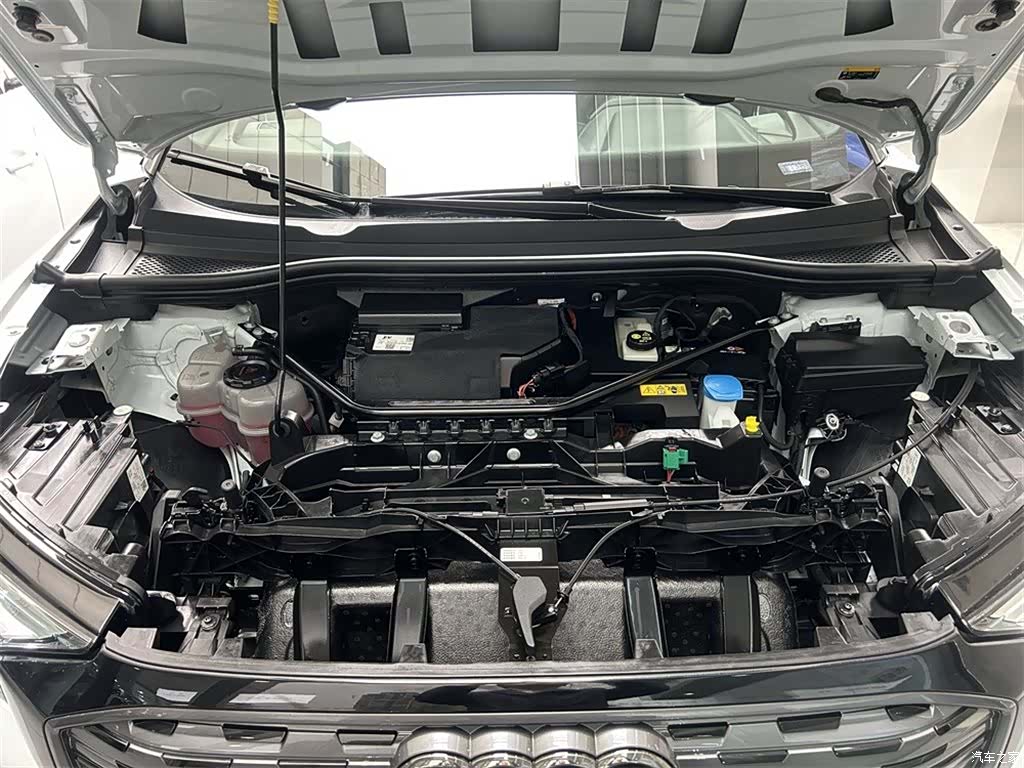 Audi Q4 e-tron, 2023 8