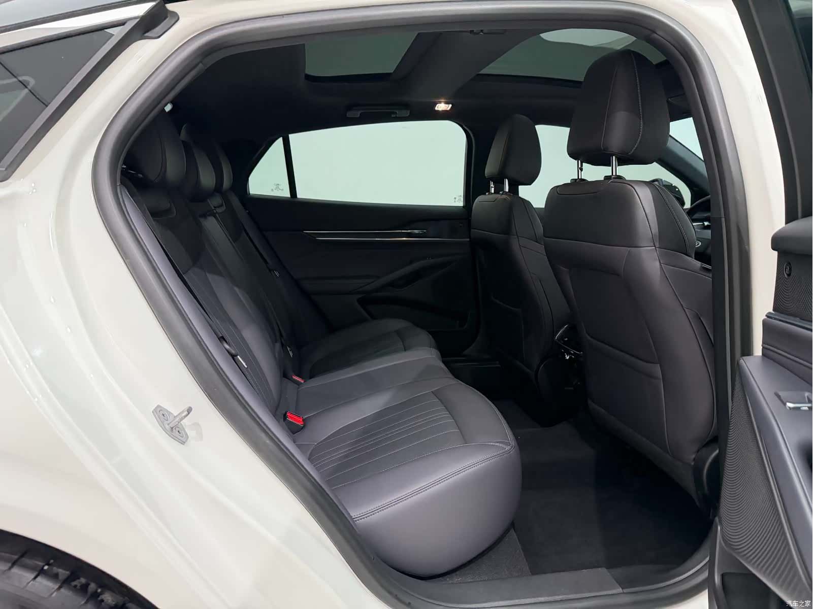 Ford Mondeo, 2025 21