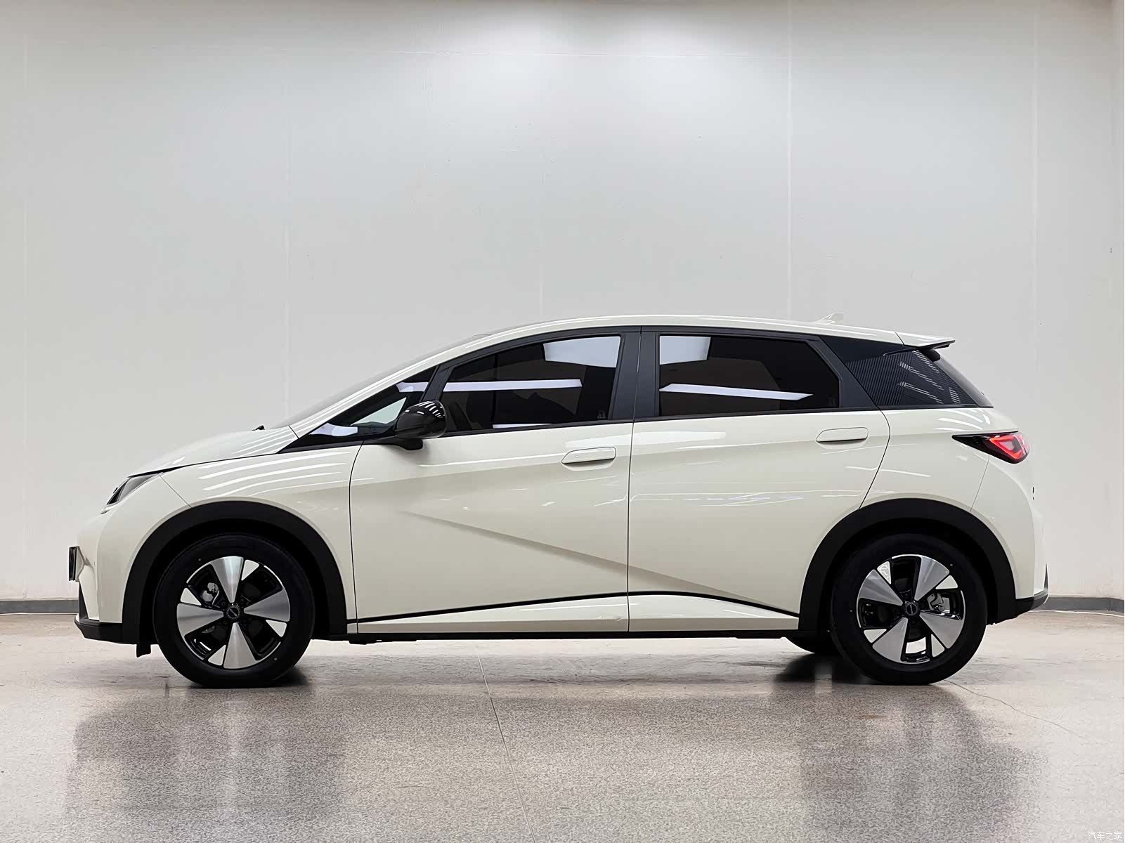 BYD Dolphin, 2023 4