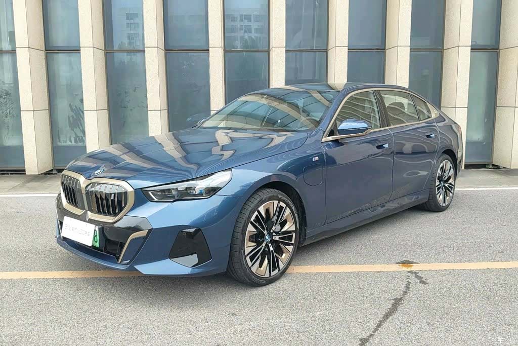 BMW i5, 2025 1