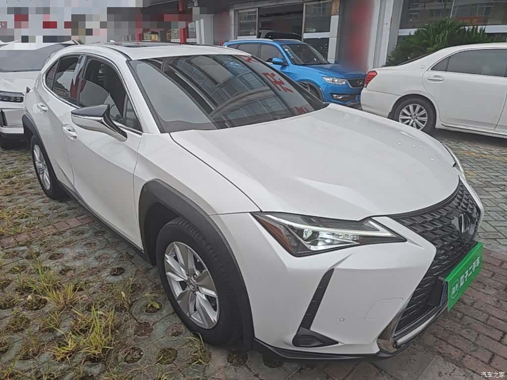 Lexus UX, 2020 4