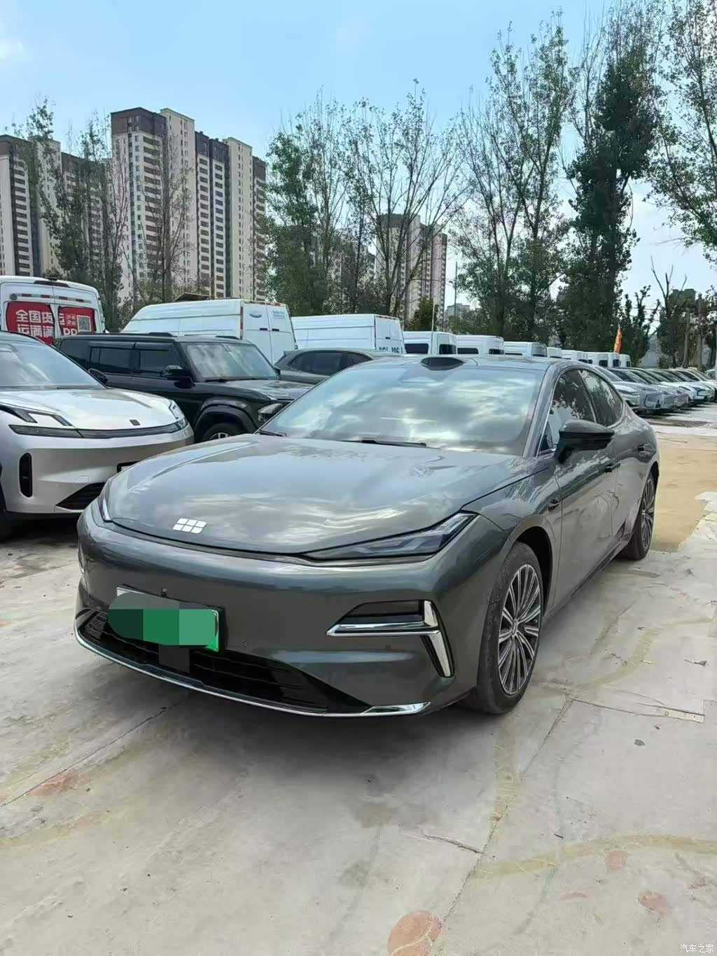 Geely 8, 2025 1