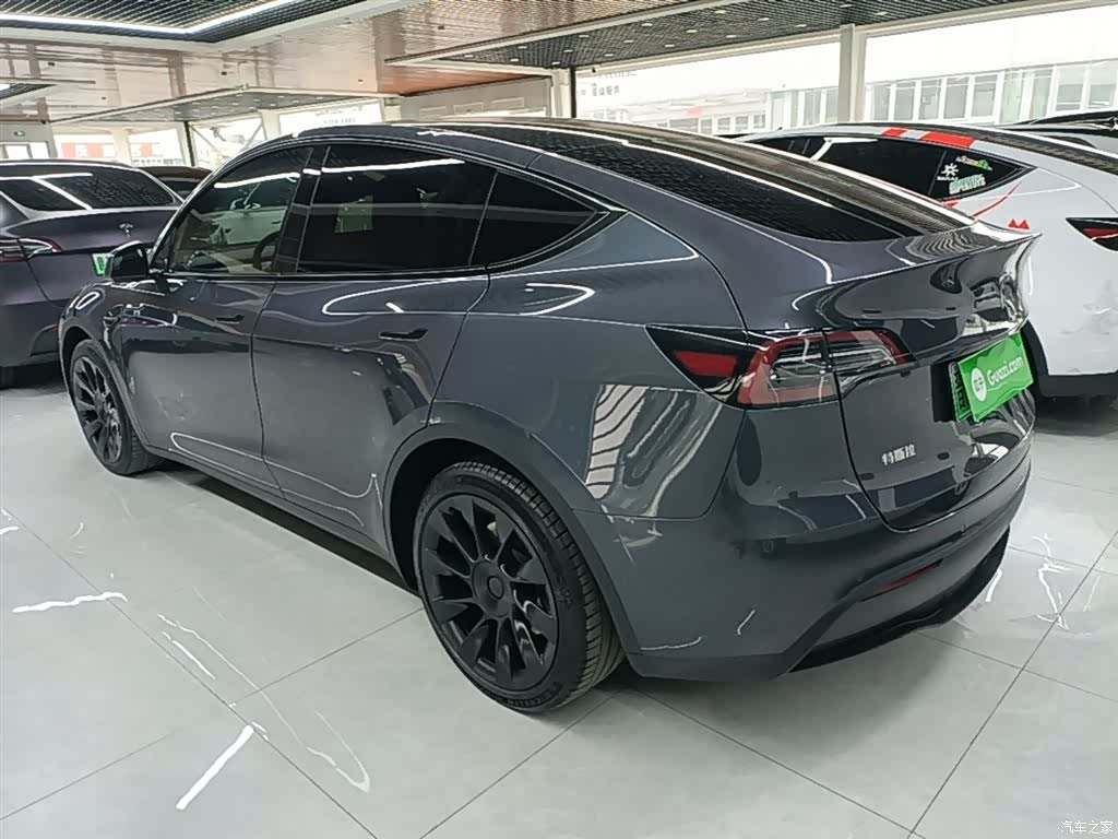Tesla Model Y, 2021 все фото