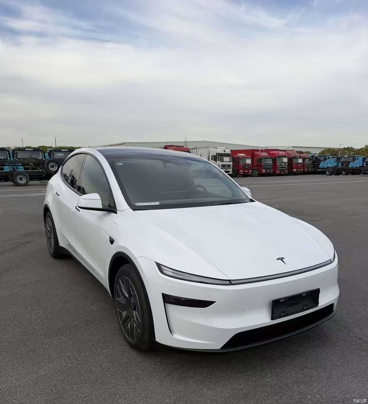 Tesla Model Y, 2026 25