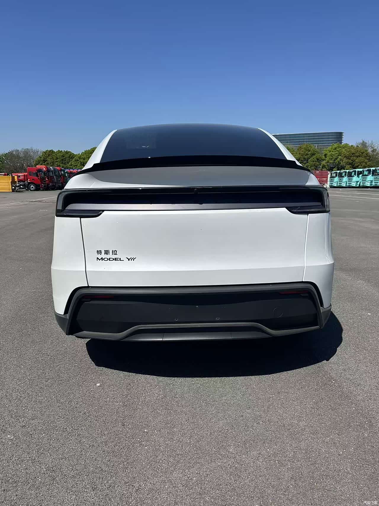 Tesla Model Y, 2026 16