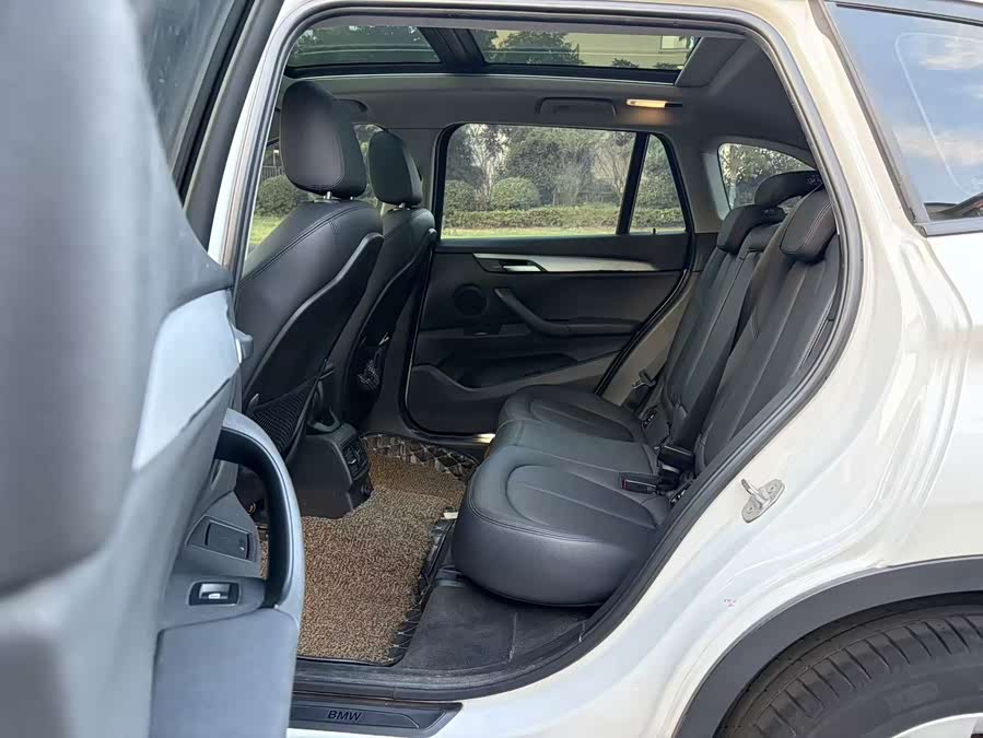BMW X1 2016, фото 11