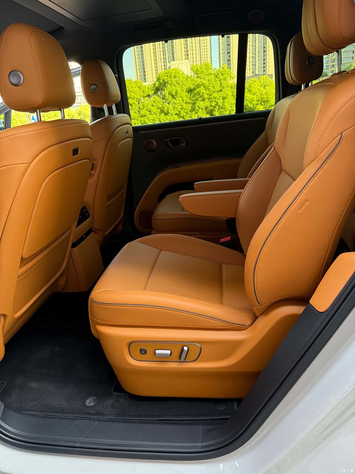 Li Auto i8, 2025 9