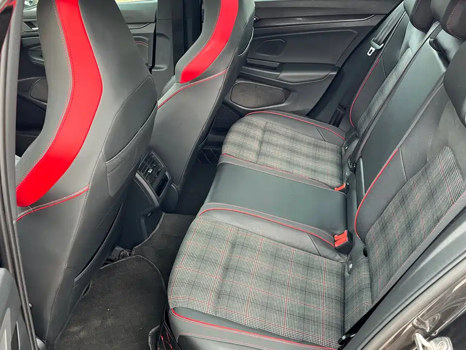 Volkswagen Golf GTI