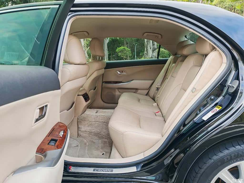 Toyota Crown, 2014 8