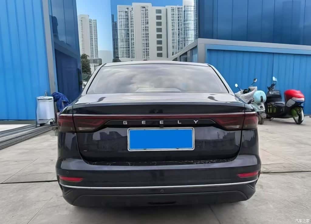 Geely Emgrand, 2022 3