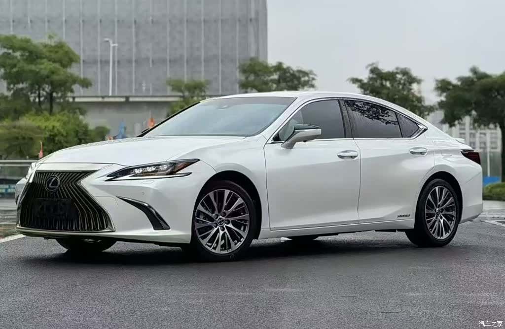 Lexus ES, 2021 1