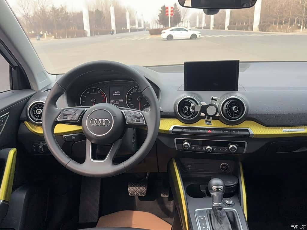Audi Q2L, 2019 13