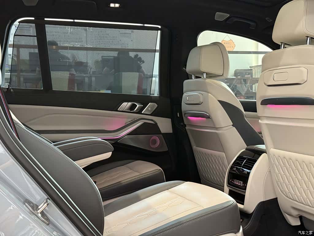 BMW X7, 2023 9