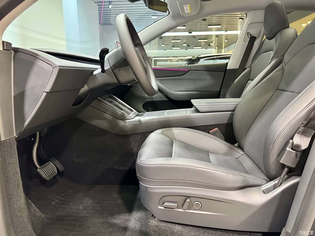 Tesla Model Y, 2025 17