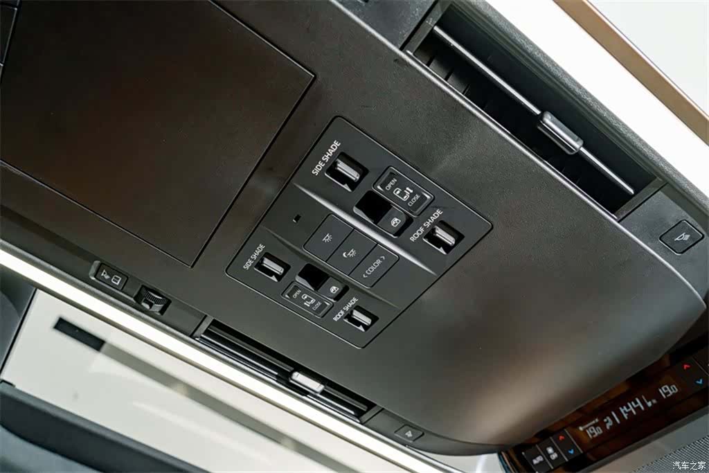 Toyota Alphard, 2025 31