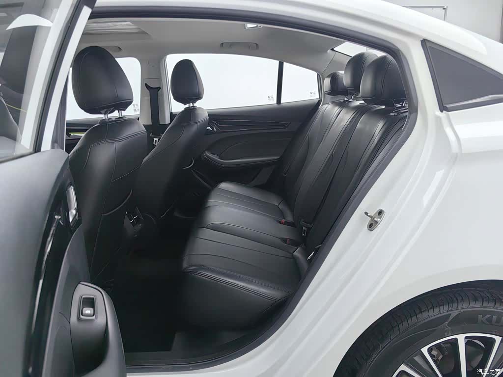 Roewe i5, 2022 15