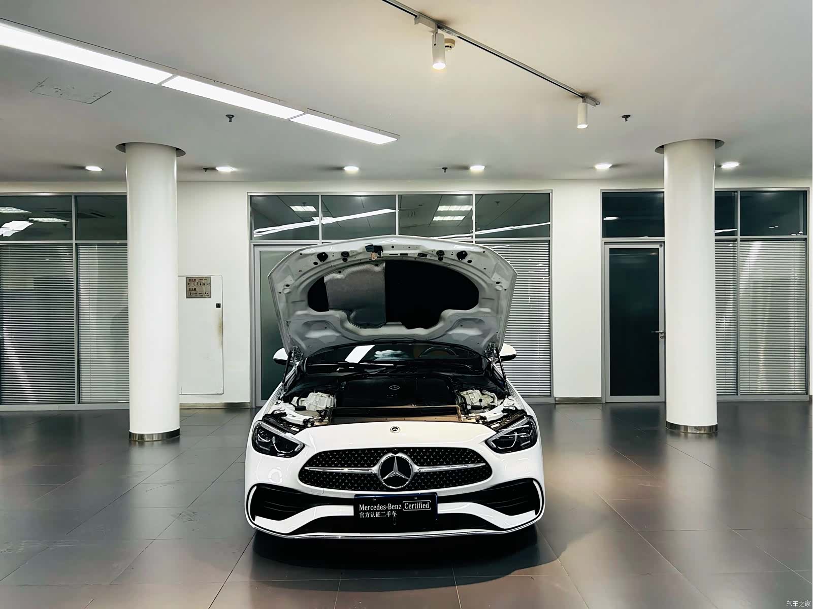 Mercedes-Benz C-Class, 2024 3